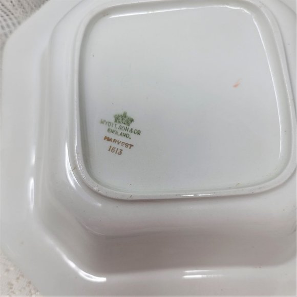 Wyott Son & Co Harvest #1613 Covered Dish - Picture 7 of 9